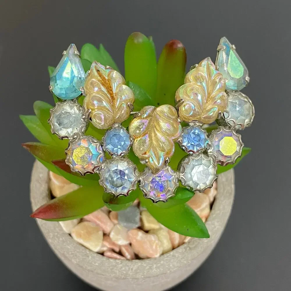 Vintage WEISS Iridescent Crystal & Molded Leaf Crescent Brooch Pin 50s Glam